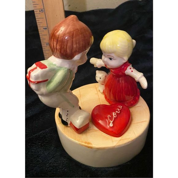 Vintage Ceramic Valentines Love Boy Girl Kitten Adorable figures on a base - Picture 7 of 10